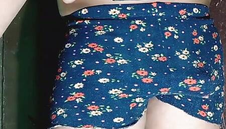 Hot young shemale yoga short legging
