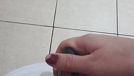 HAIRY GIRL MASTURBATING WITH WATER AND BOTTLE