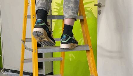 ALL DAY WORKING MY POOR SWOLLEN FEET - MP4 Mobile Version