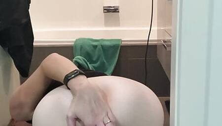 Pussy vacuuming before bathroom cleaning