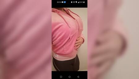Tranny In Pink Masturbate After Gym.
