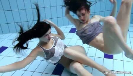 Underwater Show featuring Aneta's natural tits xxx