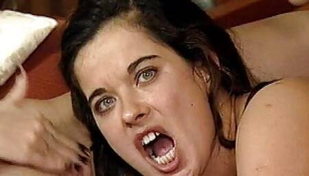 Angelica Bella in IL PIACERE DEL PECCATO scene 01