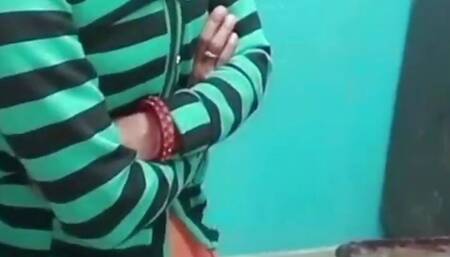 Reshma bhabhi ne pizza delivery boy ke sath ganda kaam kiya, Indian hot girl was fucked by pizza delivery boy