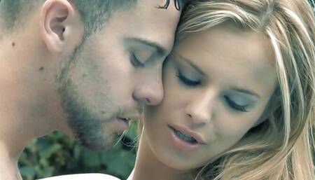 Jillian Jansen Takes A Break From Sunbathing To Cool Off In