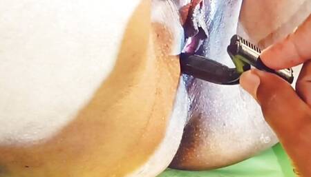 Indian hot girl shaved her pussy with her stepbrother