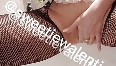 Teen babe playing with her juicy pussy