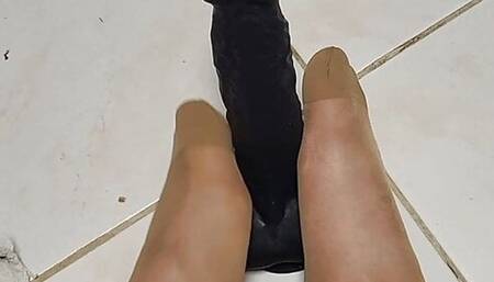 Footjob in pantyhose 3