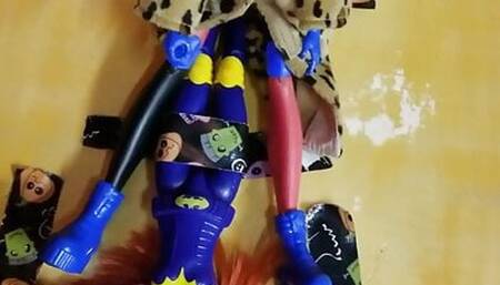 Harley quinn gets Bat girl trapped to have hot cum squirt on her tribute