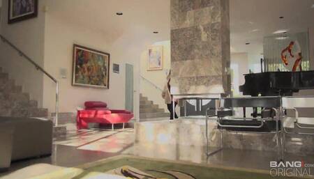 Angela White Gets Her Pussy Treated Like Royalty in HD