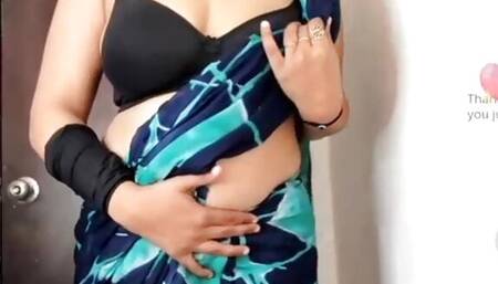 desi bhabhi moaning hard with her fav clint on live