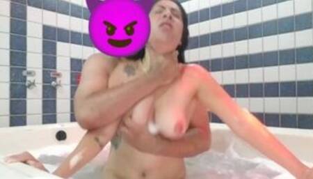 Tinder Bitch Moaned a Lot