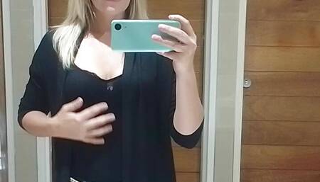 Quick clit rub in restaurant bathroom!!!