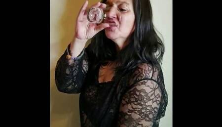 hot MILF with pee in the Morning