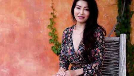 Asian bombshell reveals her massive tits