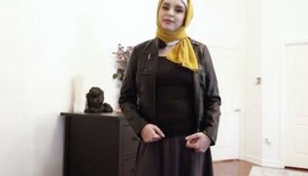 Leda Lotharia getting help from Billy Visual to make her feel comfortable with her body and wants him to take her virginity