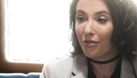 Trans femboy Jean Hollywood fucks doctor