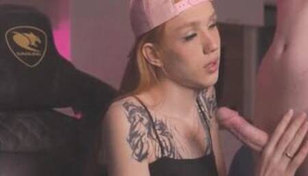 Sexy Shemale Blowjob Her Friend On Cam