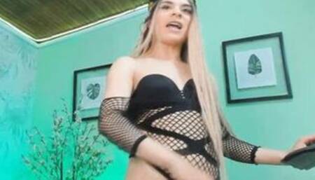 Tranny And Her Friend Seducing Cam Show