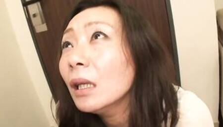 Cheating Housewife Sara Yumeka meets a mistress into a hotel to banged!