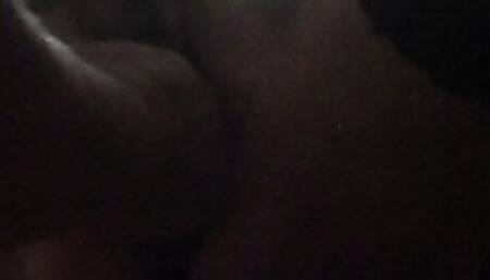 Oma Hasi muss sich ersmal die Votze kühlen!