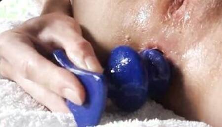 Turned On Gigantic Clitoris Hottie Fucks Her Butt with Buttrose