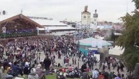 Pornocasting auf dem Oktoberfest mit Franzi - Outdoors blasen mit