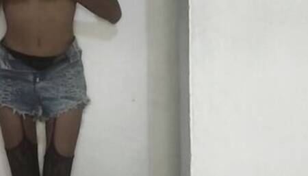 consigo a mi conpañera de cuarto con mi novio