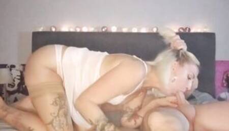 Belle Cougar Tatoué se fait enculer et jouir dans la chatte