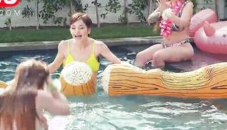 Jerkaoke Summertime Group Sex - Featuring Madison Morgan, Rosalyn Sphinx, and