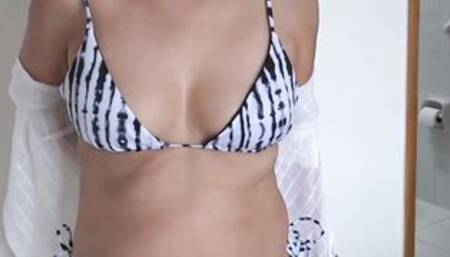 Stepson masturbates watching how stepmother slips on her bikini to go to the beach