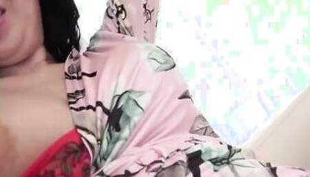 Picking Up a First-Class Lady, Rich, Super Sexy, Older Woman vol.28