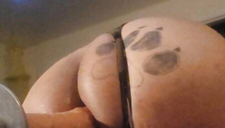 Fucking my big ass with my fuck machine