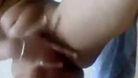 Desi girl showing boobs and fingering sex video