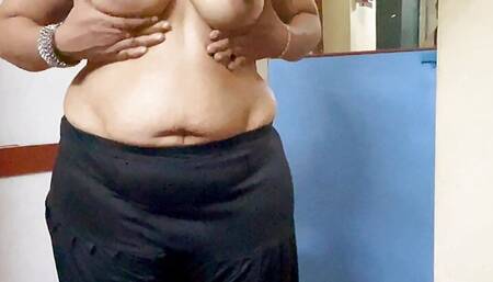 Sexy Indian Girl Topless And Solo Pleasure on Cam