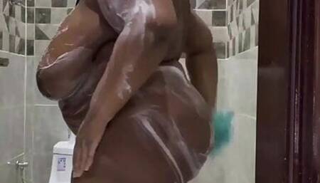 Muslim slut caught showering