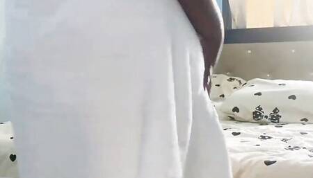 Big ass milf Showing her body