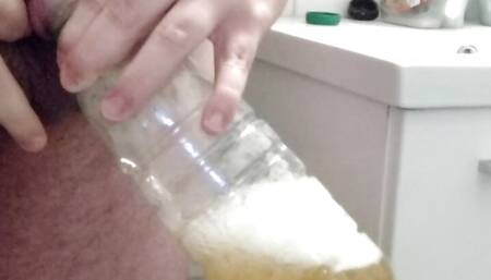 300lb pissmaster pissing 1liter from his sexy uncut cock
