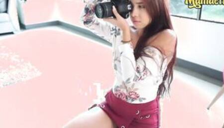 MAMACITAZ - (Salomé Mendez) - Petite Latina 19 Yo Turning A Photoshoot Into
