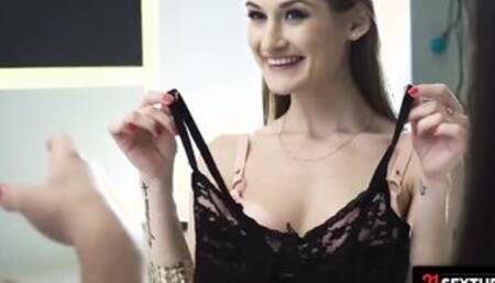 Elegant Gals Dress Up For A Lesbo 3-Way