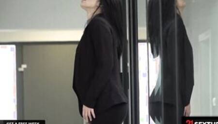 Double-Destroying Jessy Jey's Tight Holes Pre-Facial