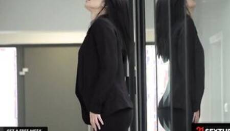 21Sextury Jessy Jey Swallows GIGANTIC Oral Creampie Load after being Double-Fucked at Work