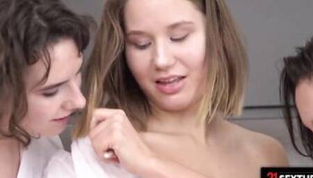 21Sextury Cute Lesbians Enjoy Delicious Toy Assfucking after Cream-Filled Rimjobs