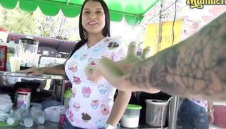 CarneDelMercado - Sara Restrepo Has A Rough Time This Monday