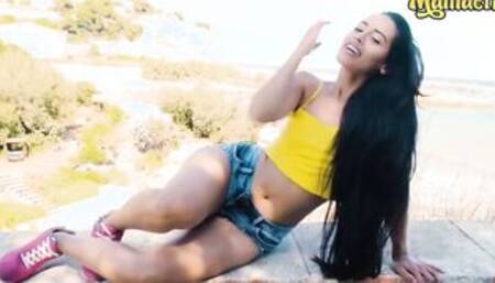 CHICAS LOCA Andreina De Luxe Riding A Really Big Dick