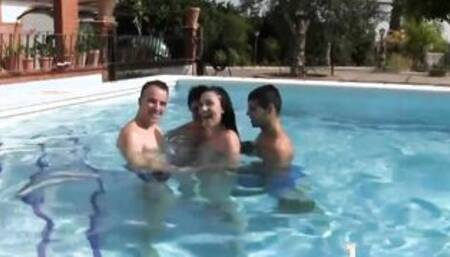 REAL AND AMATEUR GROUP SEX. 25 GROUP FUCKS SHORTS. WHICH WOULD YOU GOT INSIDE? LEAVE YOUR COMMENT