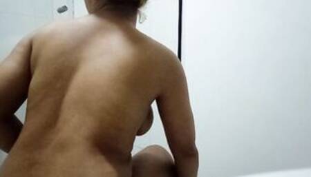 spying on a TEENS Hispanic college roommate pee. real home movie