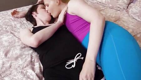 Sofia Bun Seduces Her Roommate With Bareback After The Gym