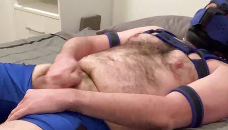 Beefy muscle pup jerks off
