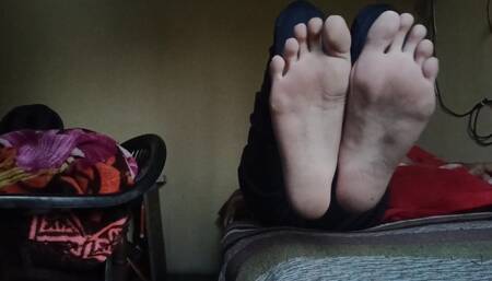 Indian teen giving foot fetish by showing dirty feets